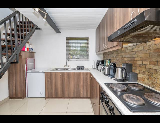 2 BEDROOM APARTMENT FOR SALE IN VREDEKLOOF HEIGHTS